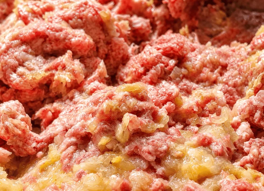 丁寧に練り込まれた挽肉